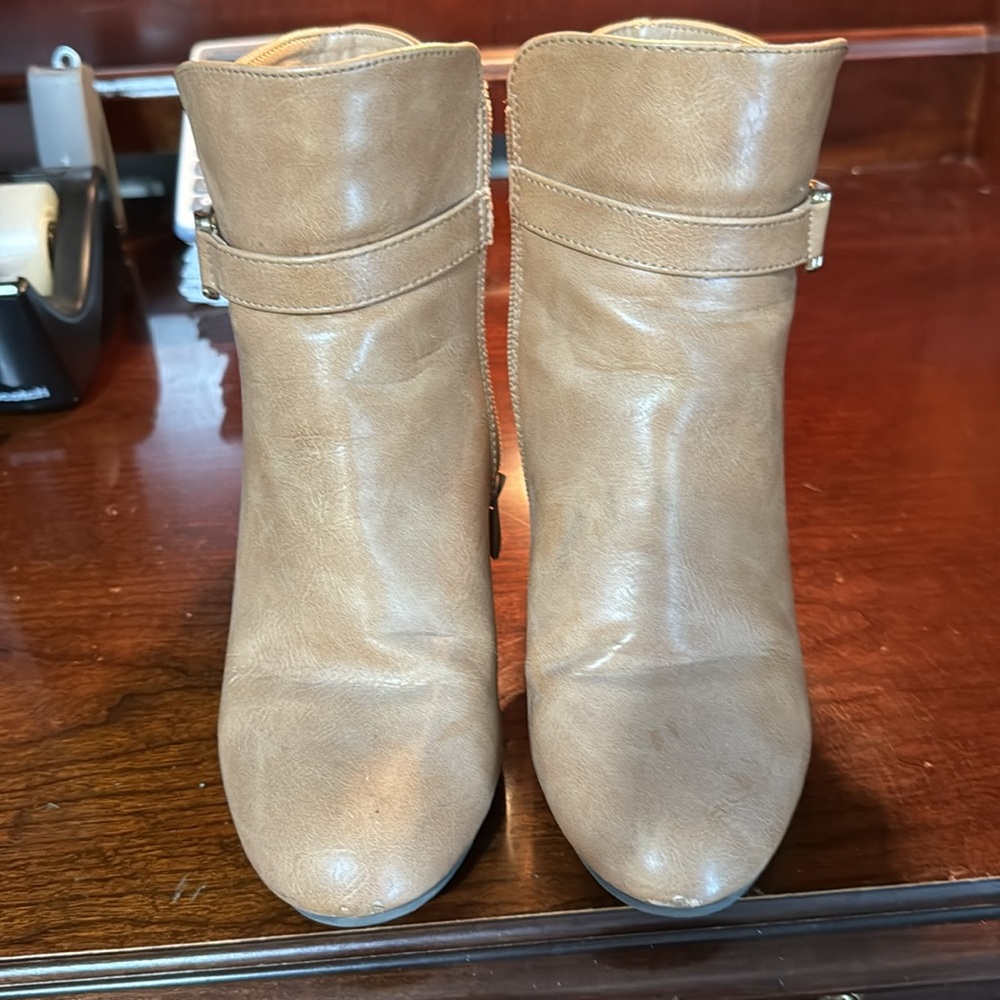 CL by Laundry tan leather wedge booties 6.5 - Picture 4 of 4